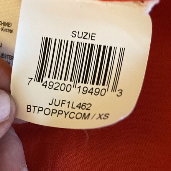 BCBG Max Azria Cold Shoulder Suzie Silky Blouse. Size XS. - Picture 8 of 8